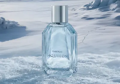 Мужской и женский аромат Aquilon от Faberlic с нотами минералов и пихт Строгий флакон унисекс-парфюма Aquilon на фоне горного пейзажа