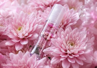 Масло для губ Love Me Tender с маслом шиповника и ароматом ванили Цветочное масло для губ Love Me Tender от Faberlic с блеском и объемом